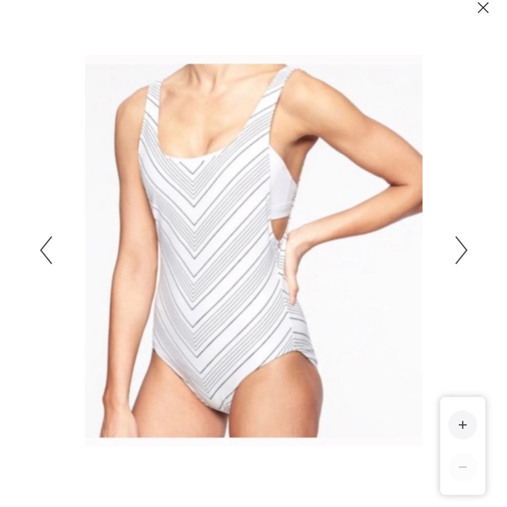 Athleta White Black Chevron Striped Built in Bra Bathing Suit 38B/C Medium
